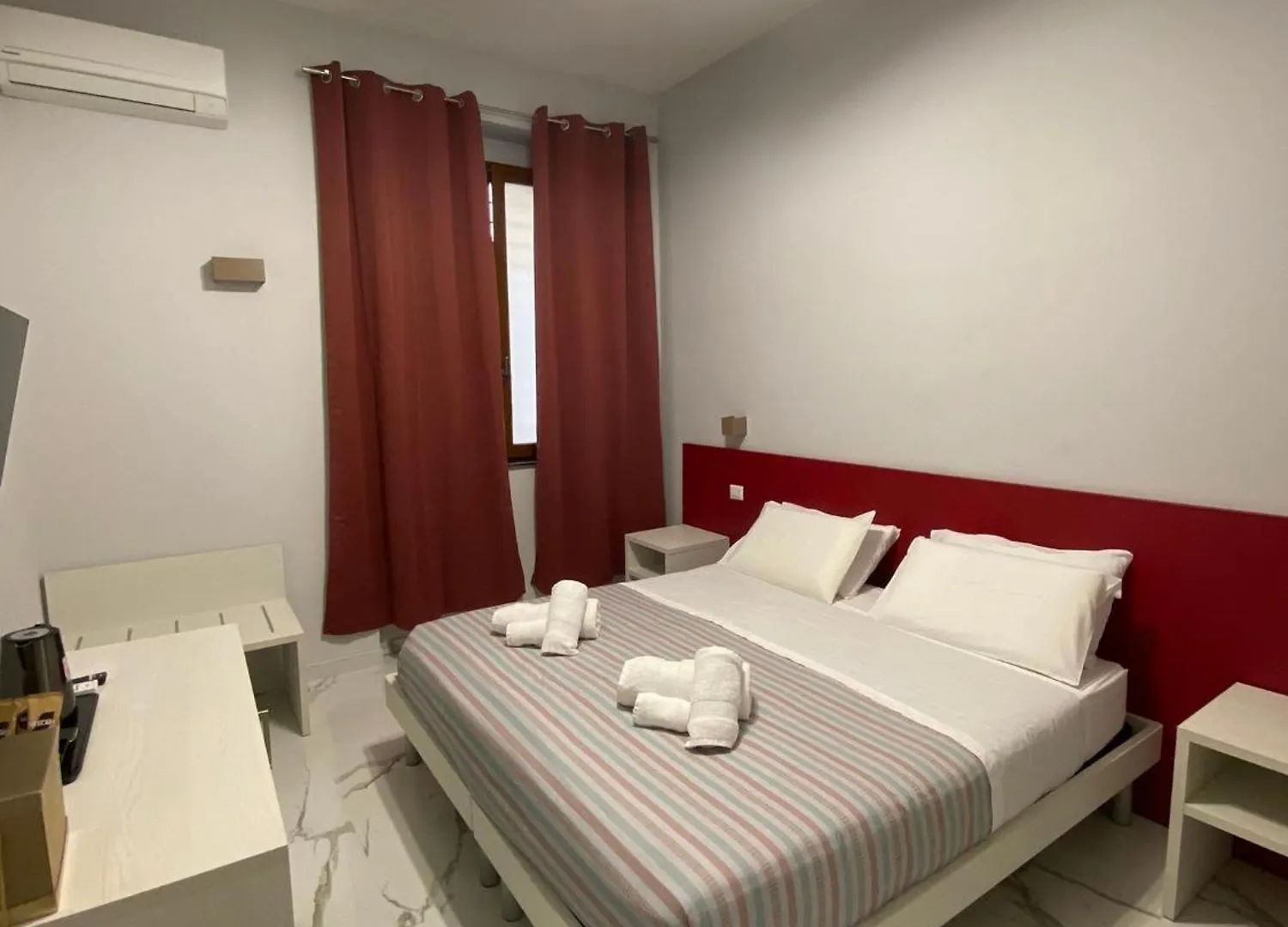 B&B Cadifra Portapiccola Naples 0*,  Italy
